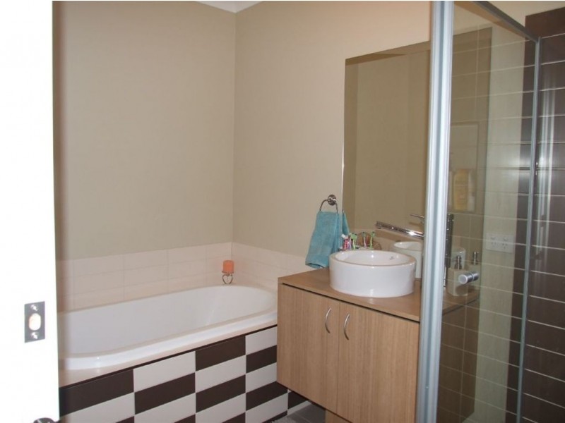 8 Bailey Place, Pakenham VIC 3810