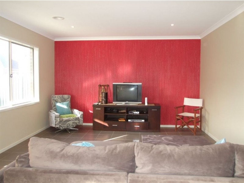 8 Bailey Place, Pakenham VIC 3810