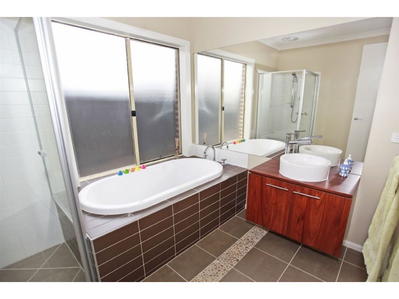 3 Bailey Place, Pakenham VIC 3810
