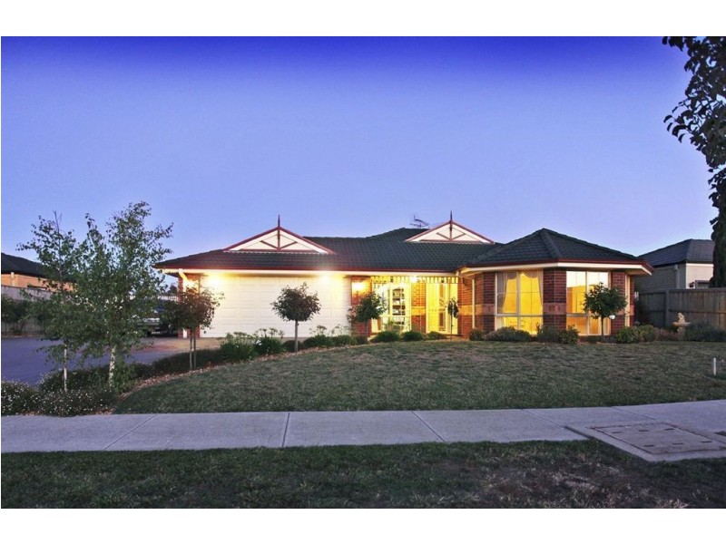 12 Henry Lawson Drive, Pakenham VIC 3810