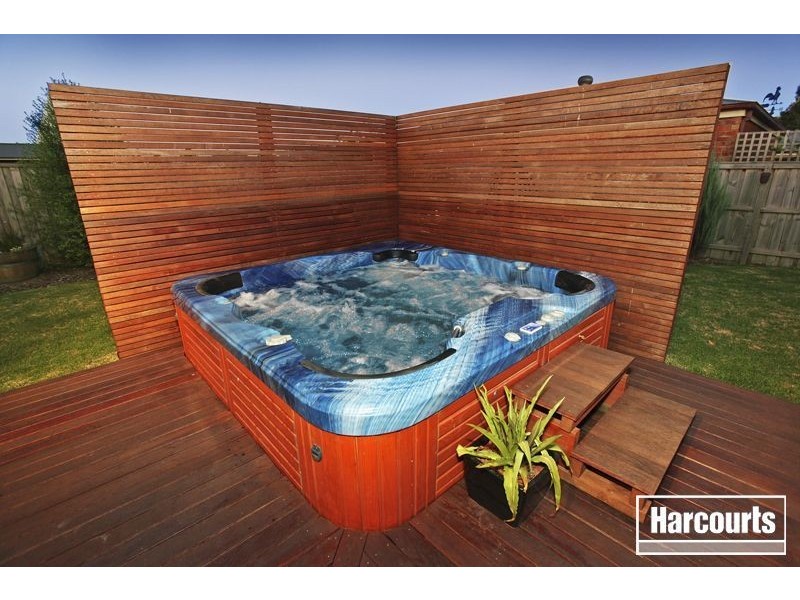 12 Henry Lawson Drive, Pakenham VIC 3810