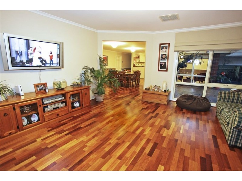 12 Henry Lawson Drive, Pakenham VIC 3810