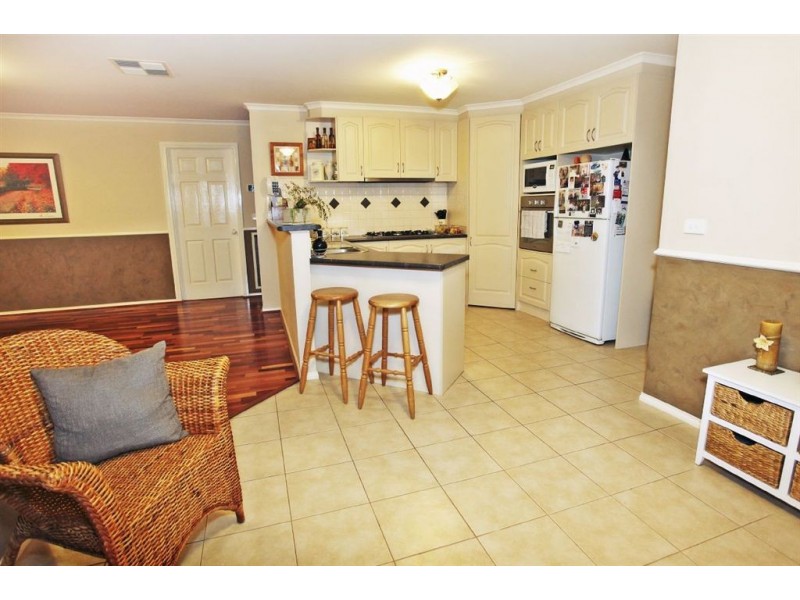 12 Henry Lawson Drive, Pakenham VIC 3810