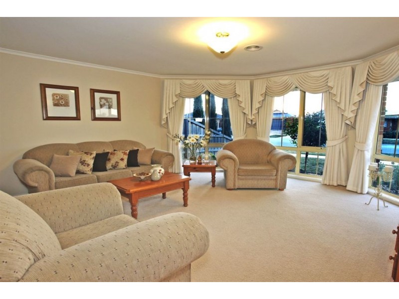 12 Henry Lawson Drive, Pakenham VIC 3810