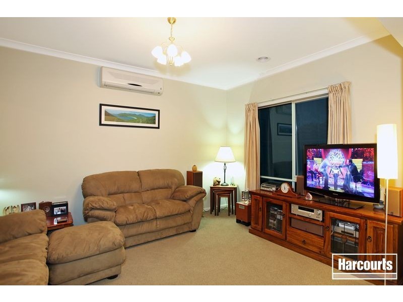 21 Waterford Rise, Pakenham VIC 3810