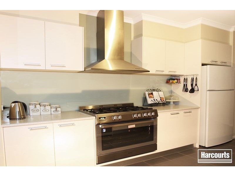 21 Waterford Rise, Pakenham VIC 3810