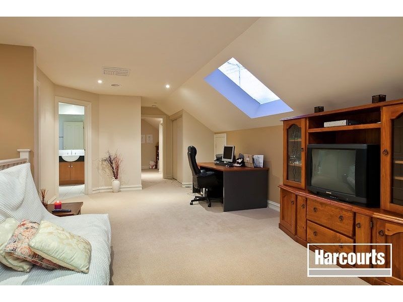 13 Clearwater Drive, Pakenham VIC 3810