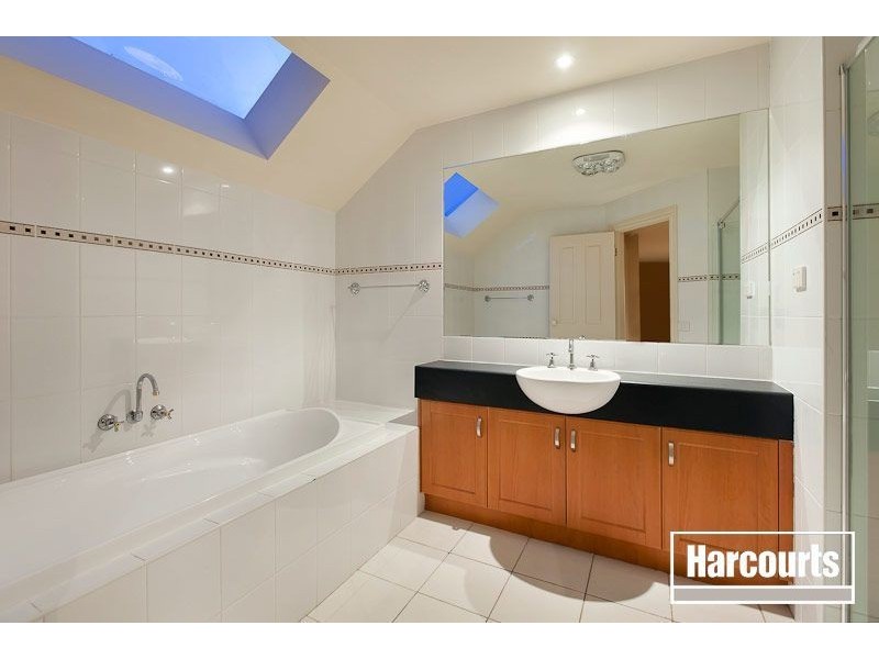 13 Clearwater Drive, Pakenham VIC 3810