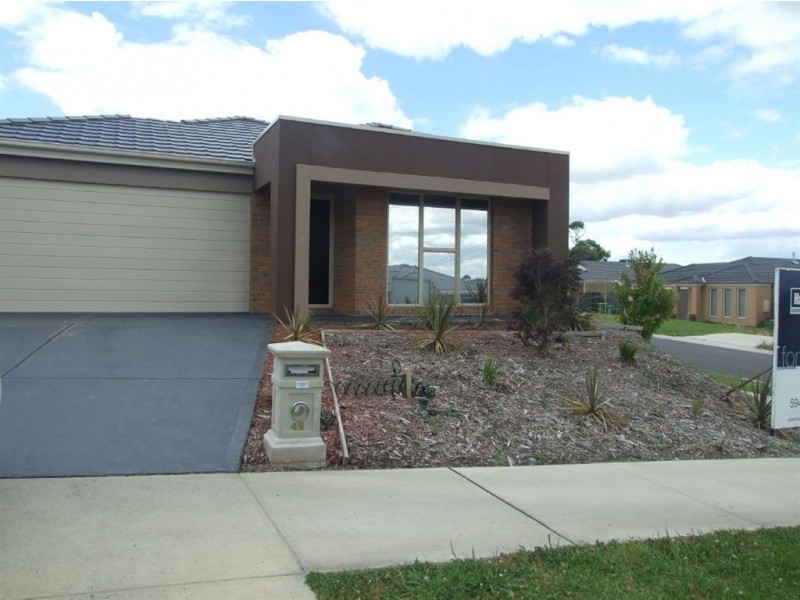 42 Victoria Place, Pakenham VIC 3810