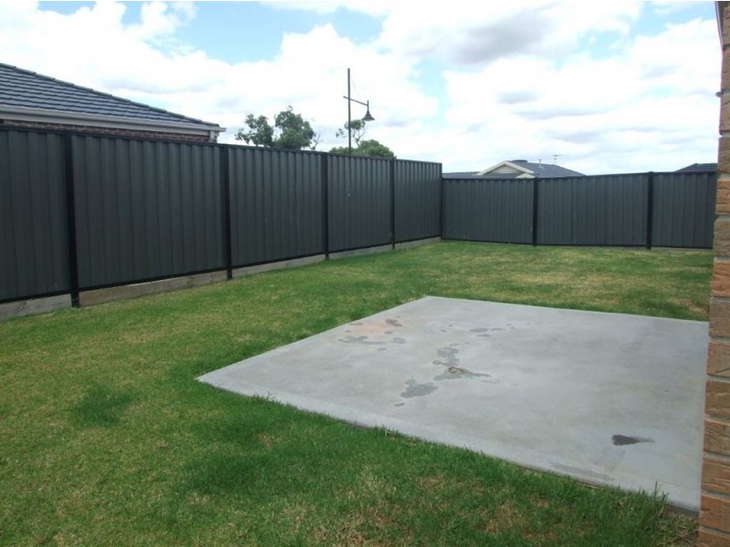 42 Victoria Place, Pakenham VIC 3810