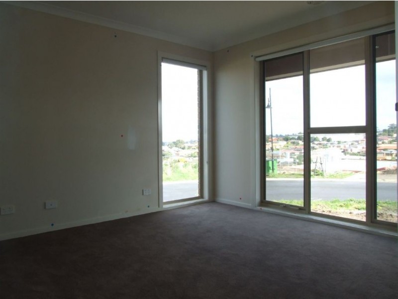 42 Victoria Place, Pakenham VIC 3810