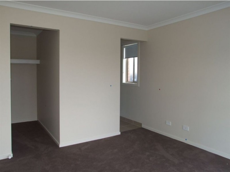 42 Victoria Place, Pakenham VIC 3810