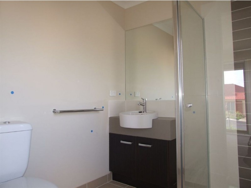 42 Victoria Place, Pakenham VIC 3810