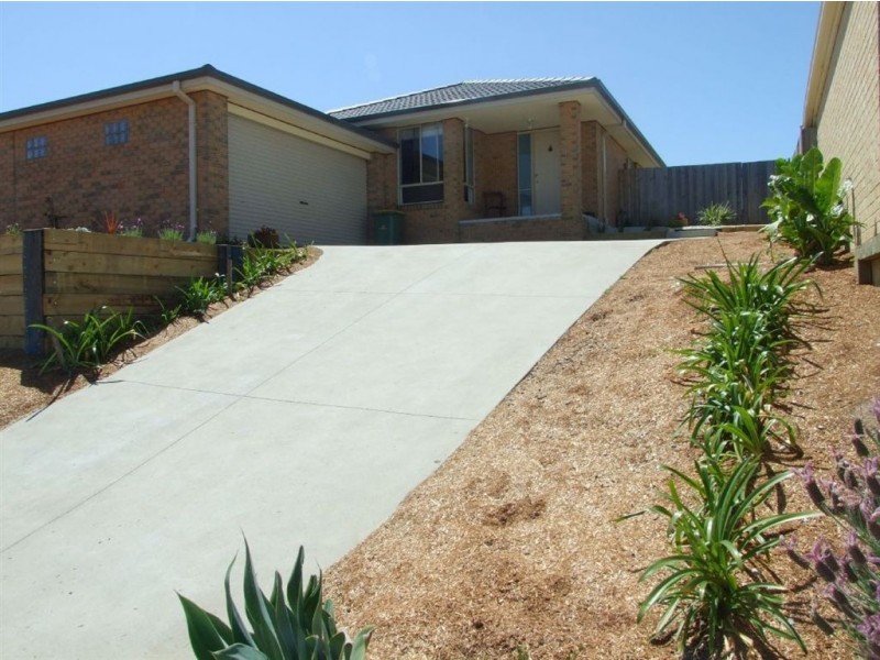 9 Wallangara Drive, Pakenham VIC 3810