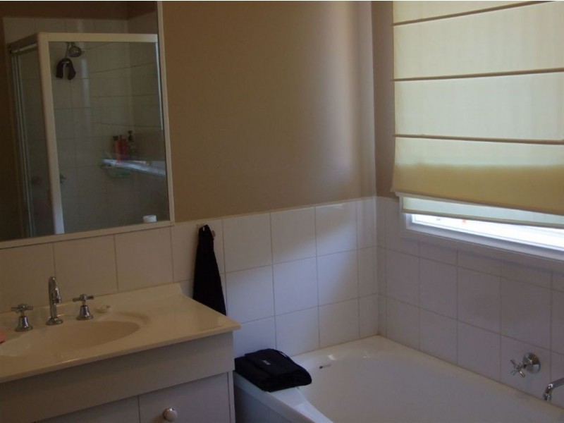 9 Wallangara Drive, Pakenham VIC 3810