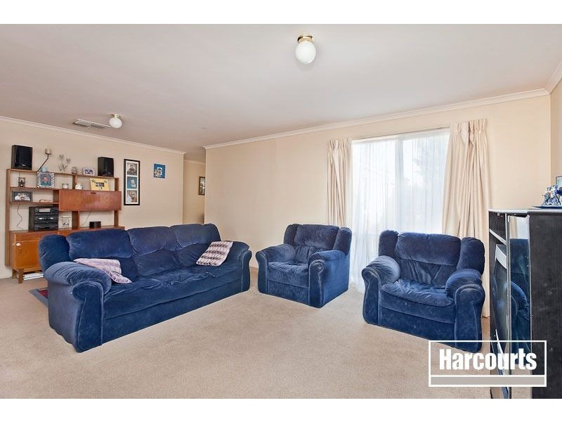 12 Leigh Drive, Pakenham VIC 3810