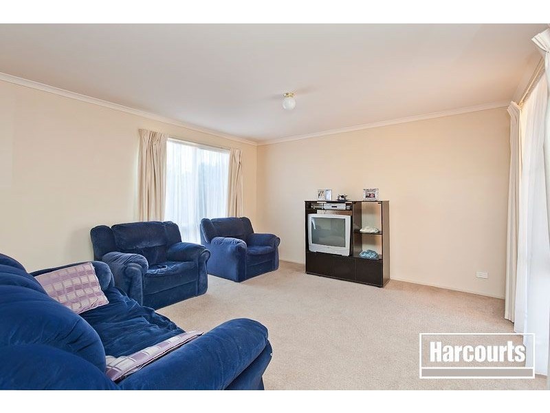 12 Leigh Drive, Pakenham VIC 3810