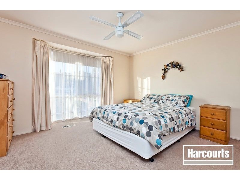 12 Leigh Drive, Pakenham VIC 3810
