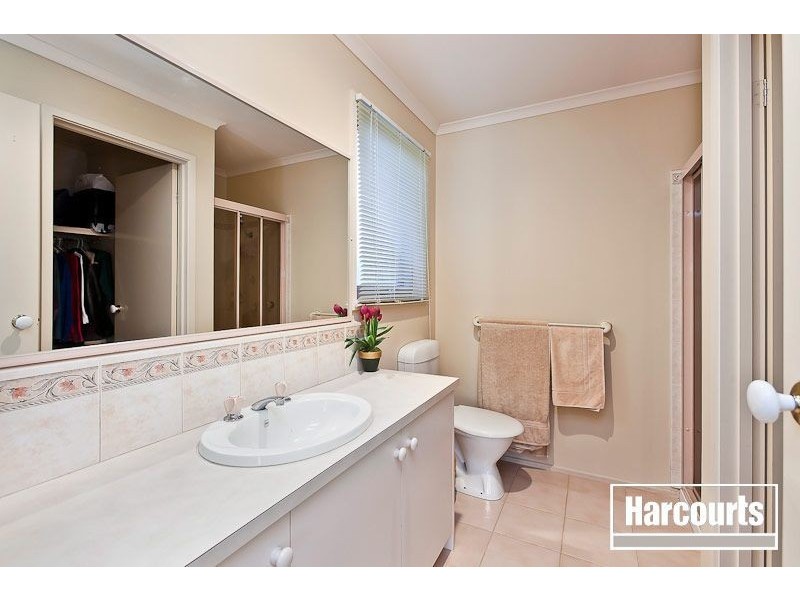 12 Leigh Drive, Pakenham VIC 3810