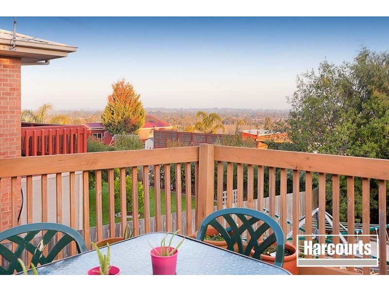 12 Leigh Drive, Pakenham VIC 3810