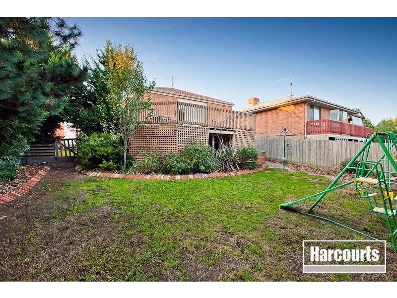 12 Leigh Drive, Pakenham VIC 3810