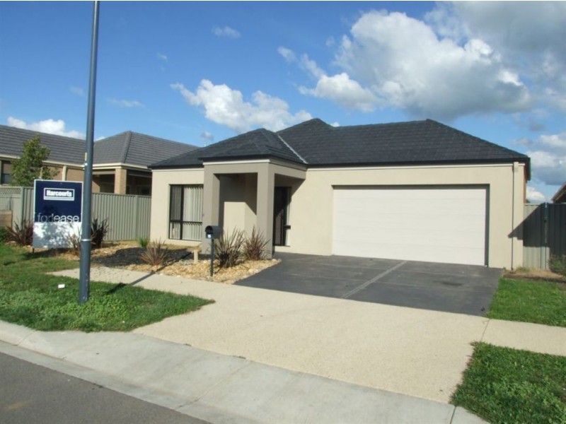 15 Sandpiper Close, Pakenham VIC 3810