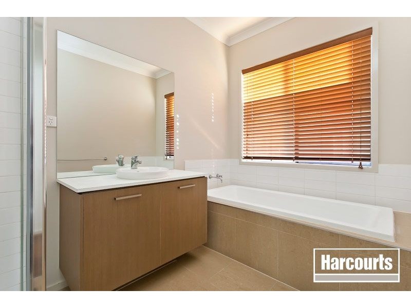 6 Goulburn Place, Pakenham VIC 3810