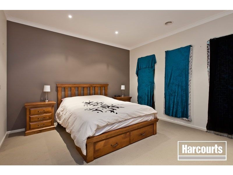8 Eventide Rise, Pakenham VIC 3810