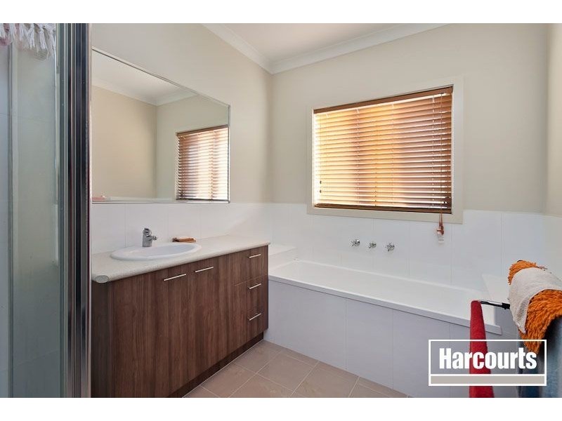 8 Eventide Rise, Pakenham VIC 3810