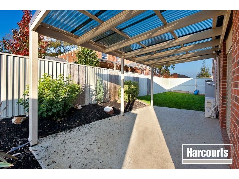 8 Eventide Rise, Pakenham VIC 3810