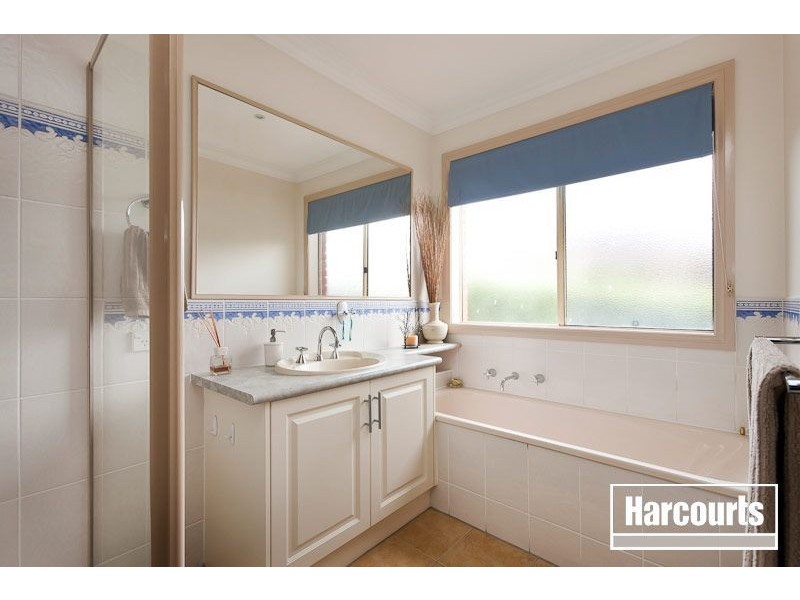 25 Ralron Court, Pakenham VIC 3810