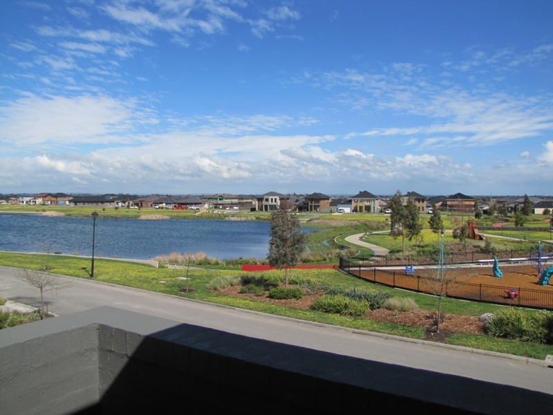 42 Clearwater Drive, Pakenham VIC 3810