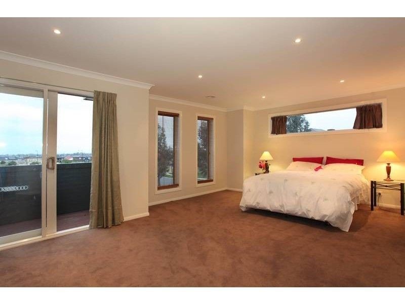 42 Clearwater Drive, Pakenham VIC 3810