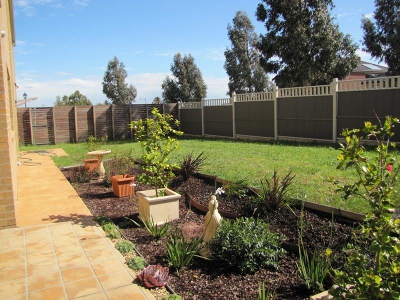 42 Clearwater Drive, Pakenham VIC 3810