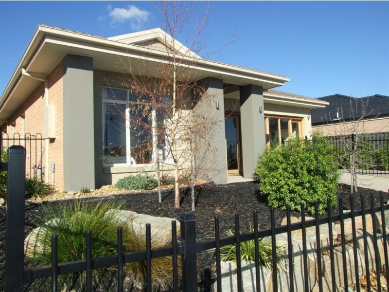 32 Wild Cherry Avenue, Pakenham VIC 3810