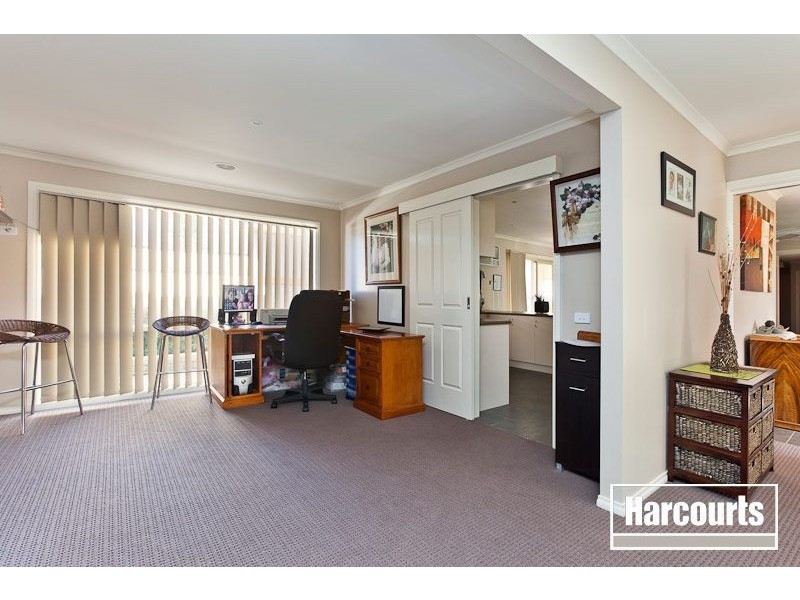 15 Teal Place, Pakenham VIC 3810