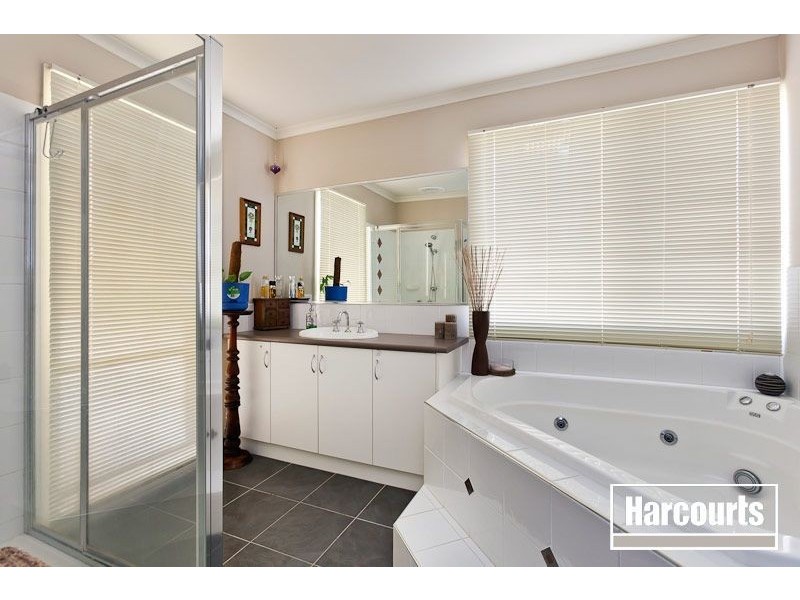 15 Teal Place, Pakenham VIC 3810