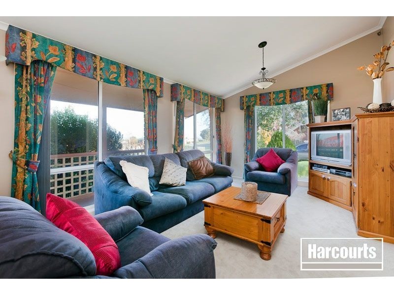 9 McInnes Court, Pakenham VIC 3810