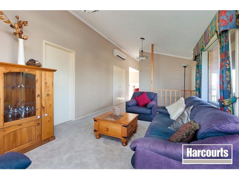 9 McInnes Court, Pakenham VIC 3810