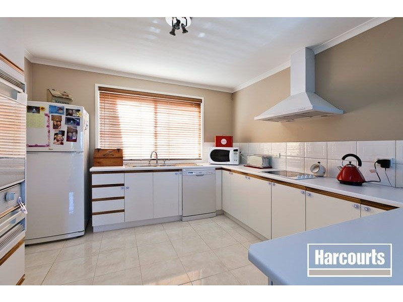 9 McInnes Court, Pakenham VIC 3810