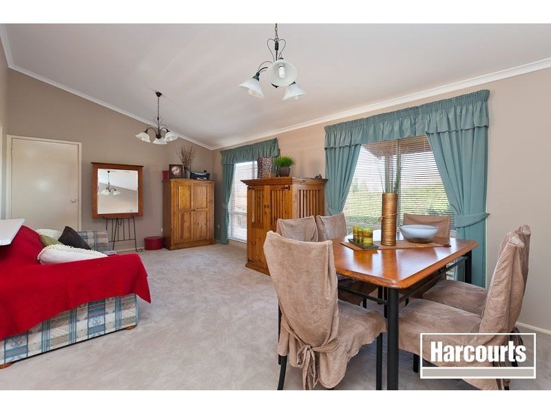 9 McInnes Court, Pakenham VIC 3810