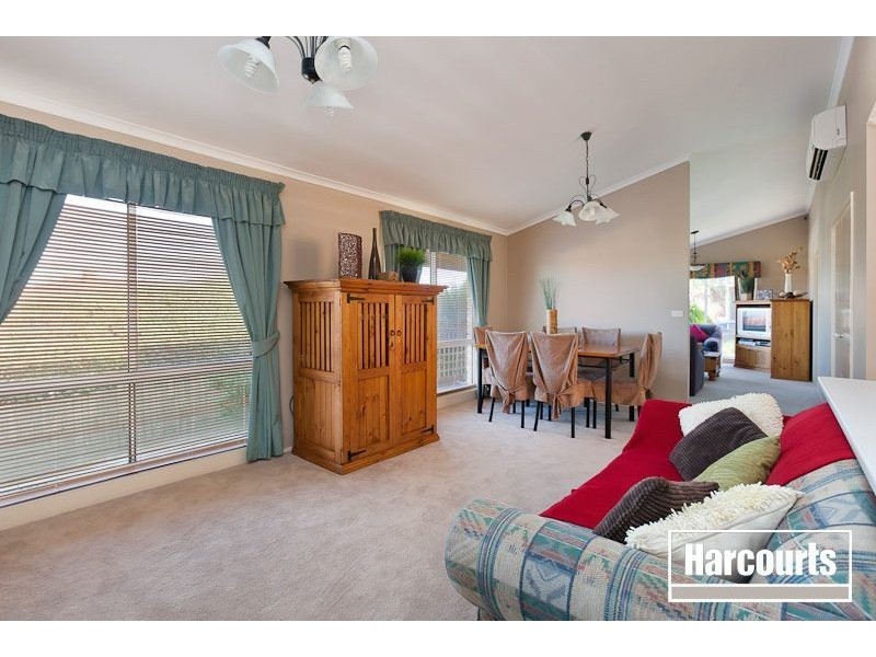 9 McInnes Court, Pakenham VIC 3810