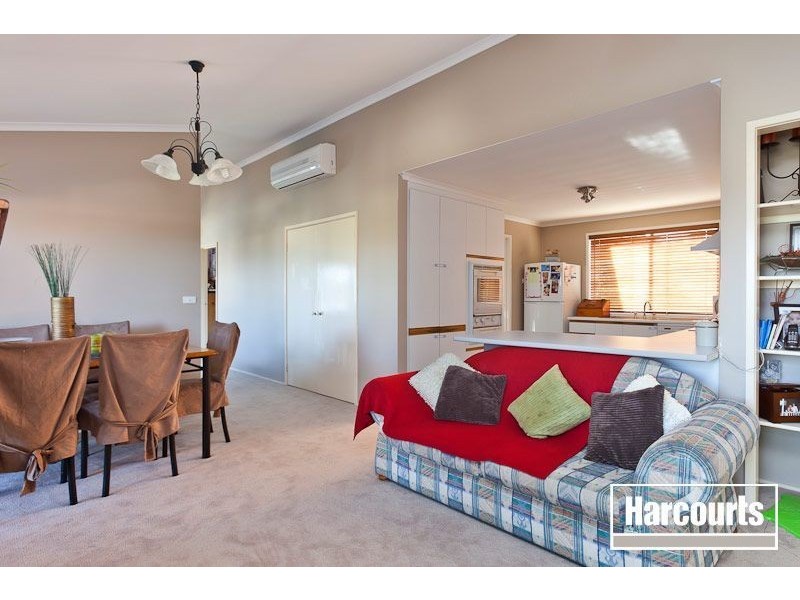 9 McInnes Court, Pakenham VIC 3810