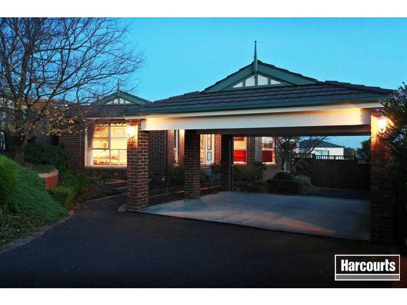 10 Settlers Hill Rise, Pakenham VIC 3810