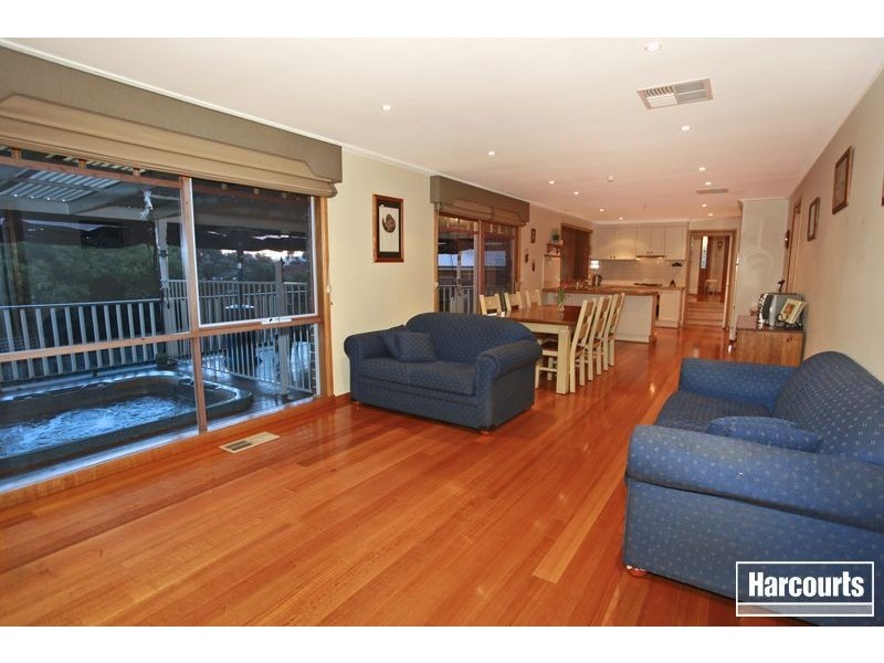 10 Settlers Hill Rise, Pakenham VIC 3810