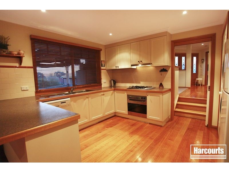 10 Settlers Hill Rise, Pakenham VIC 3810