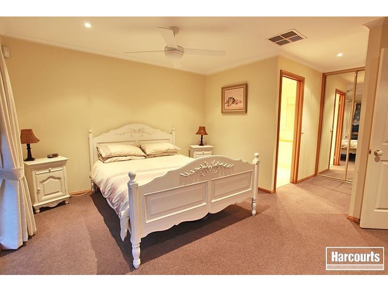 10 Settlers Hill Rise, Pakenham VIC 3810