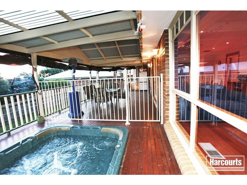 10 Settlers Hill Rise, Pakenham VIC 3810