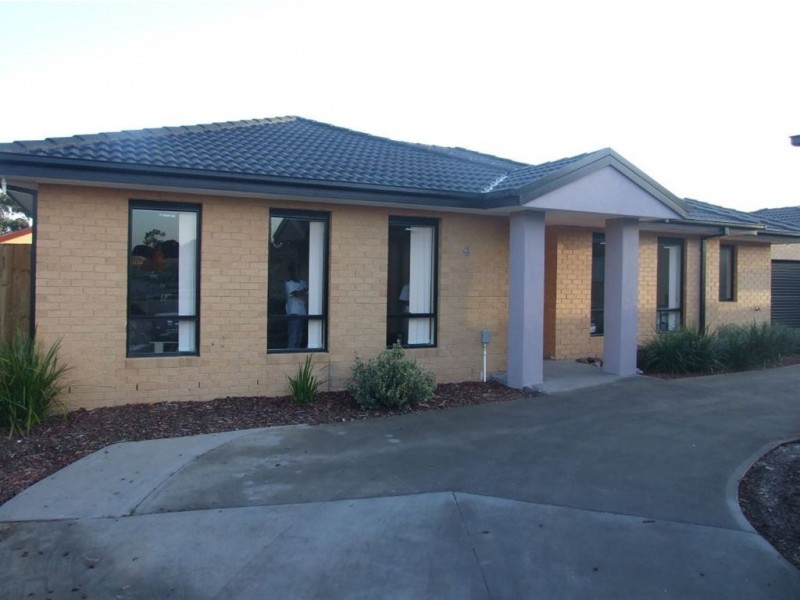 4/30 Grand  Central Bvd, Pakenham VIC 3810
