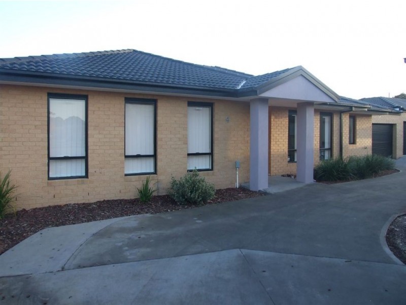 4/30 Grand  Central Bvd, Pakenham VIC 3810